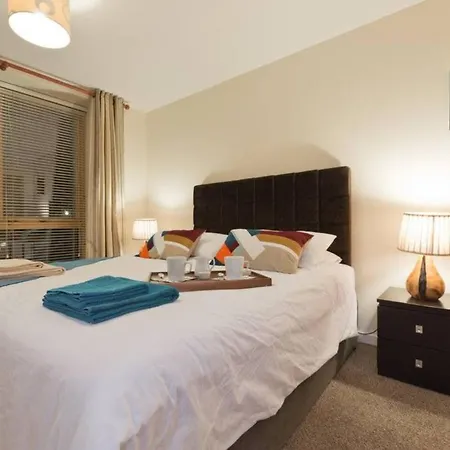 Stylish 3-bed Penthouse In Silicon Docks