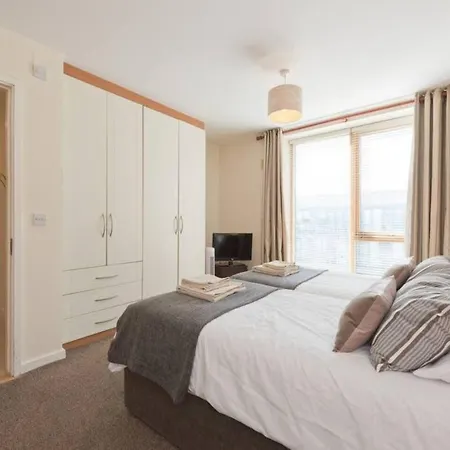 Stylish 3-bed Penthouse In Silicon Docks Apartment