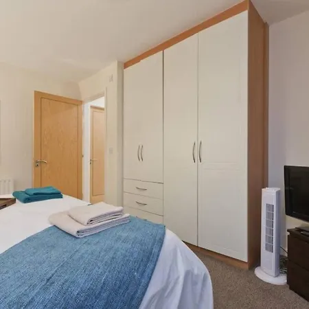Stylish 3-bed Penthouse In Silicon Docks * Dublin