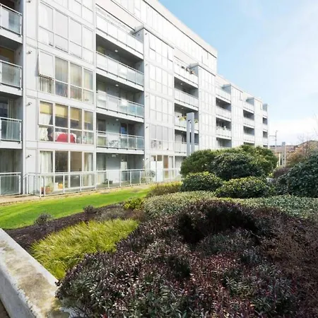 Stylish 3-bed Penthouse In Silicon Docks * Dublin