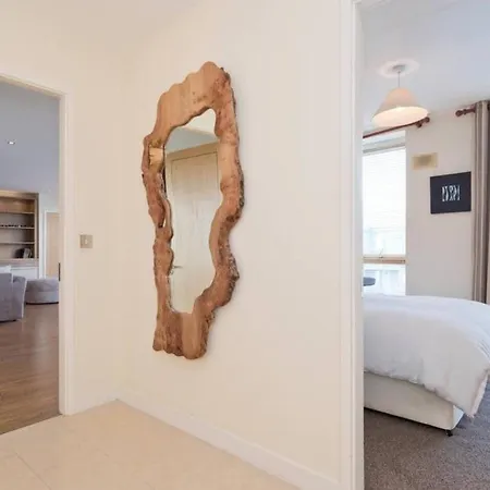 Stylish 3-bed Penthouse In Silicon Docks