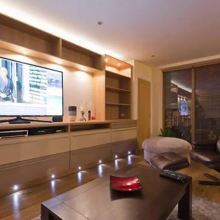 Stylish 3-bed Penthouse In Silicon Docks