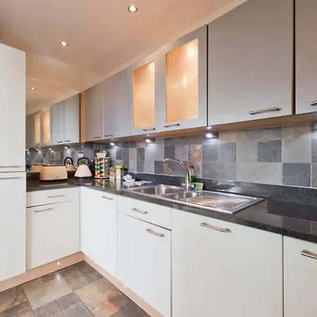 Stylish 3-bed Penthouse In Silicon Docks * Dublin