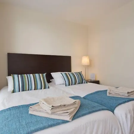 Stylish 3-bed Penthouse In Silicon Docks Apartment