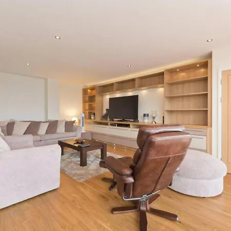 Stylish 3-bed Penthouse In Silicon Docks Dublin