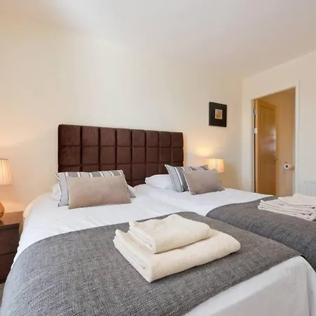 Stylish 3-bed Penthouse In Silicon Docks