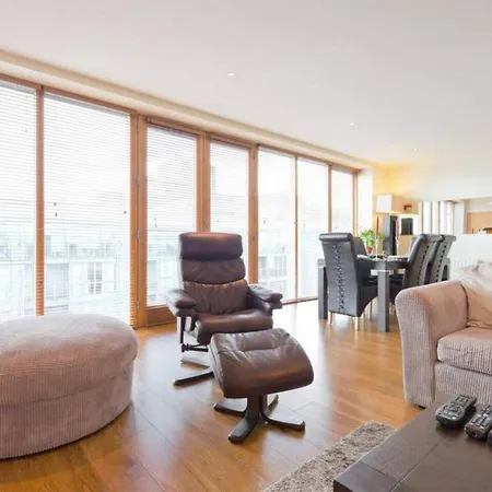 Apartment Stylish 3-bed Penthouse In Silicon Docks