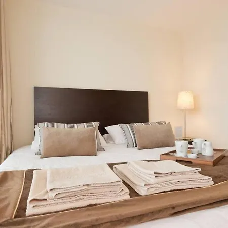 Stylish 3-bed Penthouse In Silicon Docks *