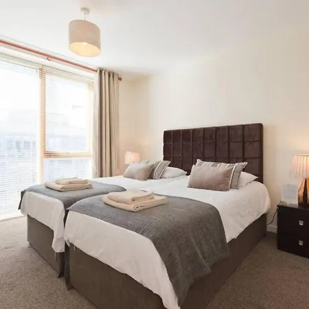 Stylish 3-bed Penthouse In Silicon Docks Apartment
