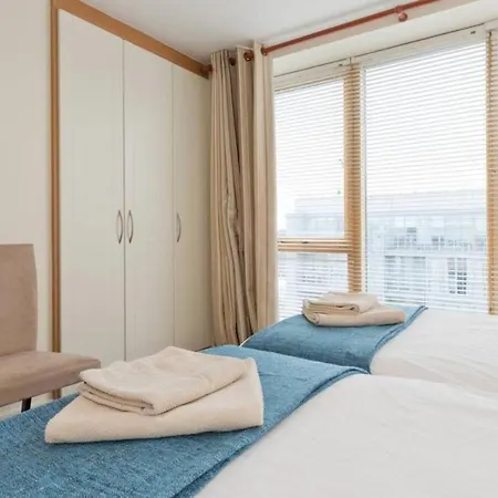 Stylish 3-bed Penthouse In Silicon Docks * Dublin