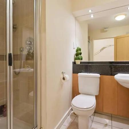 Stylish 3-bed Penthouse In Silicon Docks * Dublin