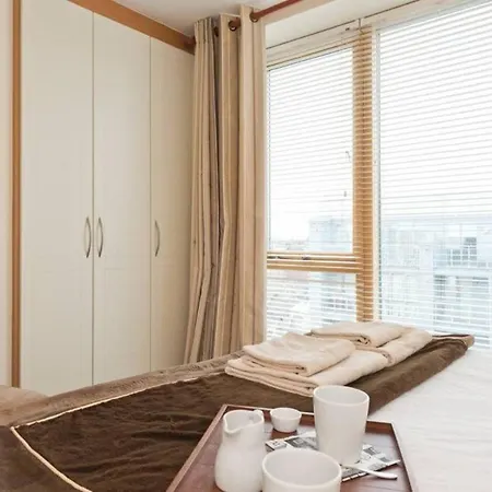 Stylish 3-bed Penthouse In Silicon Docks